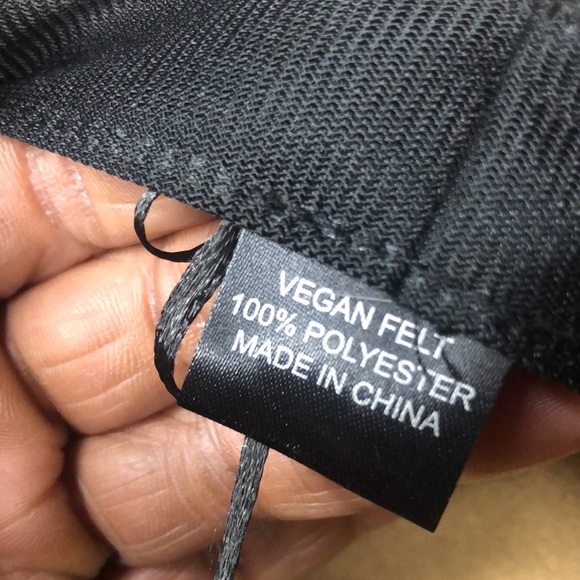 Tan colored wide brim fedora. Vegan Felt. 100% polyester. - Picture 10 of 12